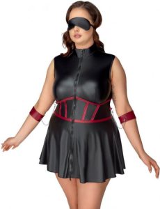 Plus size &scaron;aty Submissive Woman