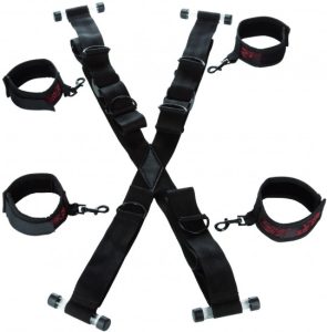 Bond&aacute;žn&iacute; sada s kř&iacute;žem na dveře Scandal